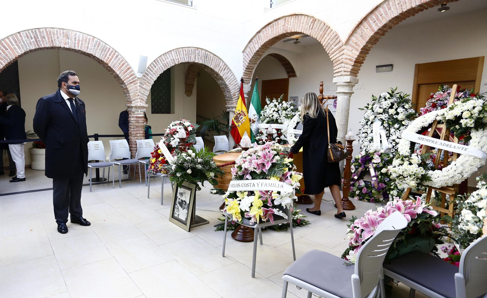 La despedida de Marbella a Manolo Santana, en imágenes