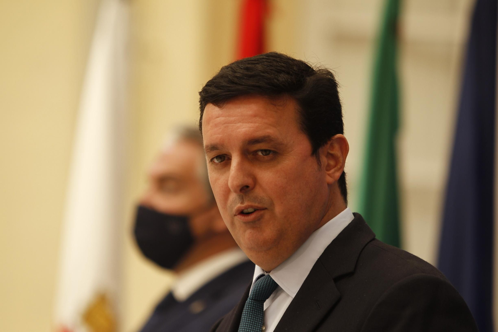 Visita del Consejero de Presidencia de la Junta de Andalucía, Elías Bendodo, a la Diputación de Almería.