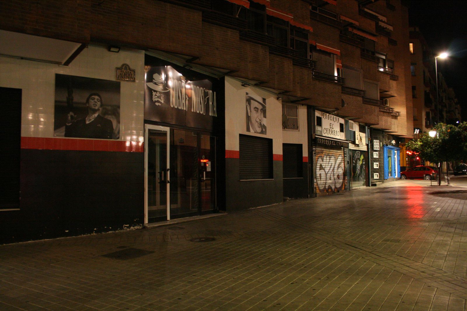 Las zona de fiesta de Granada por la noche durante el confinamiento por coronavirus