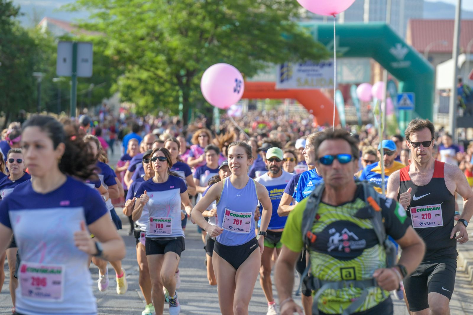 Las imágenes de la Carrera de la Mujer de este domingo en Granada