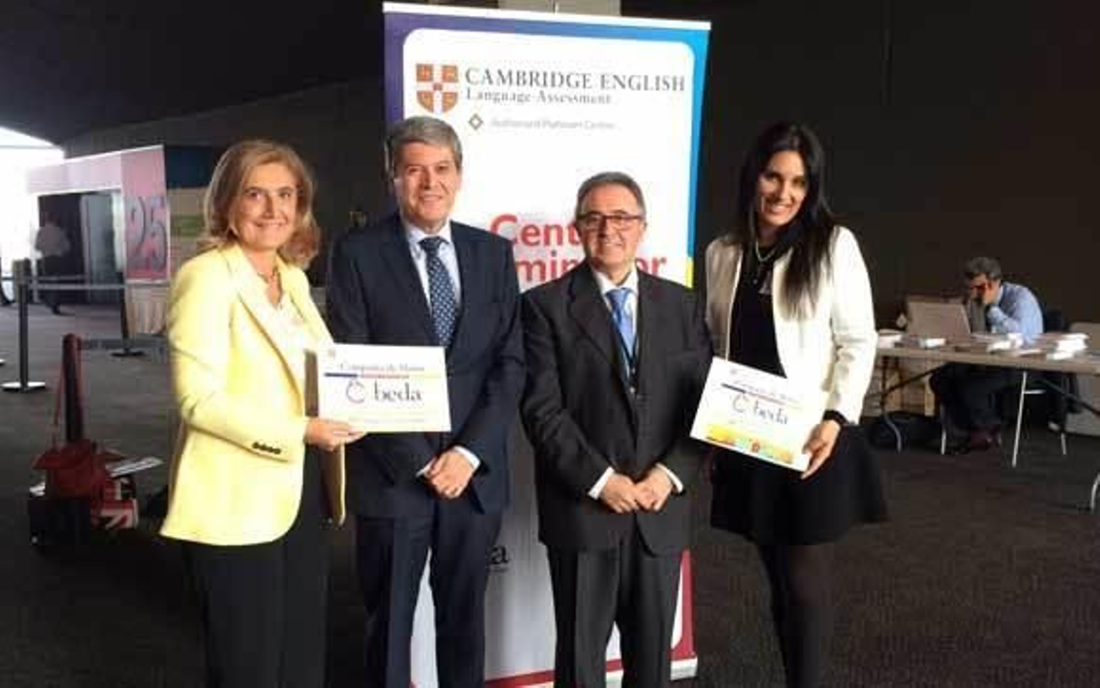 Elena Aguilar y Reyes Holgado, junto a Fabián de Torres y Adolfo Martínez, director general del programa.