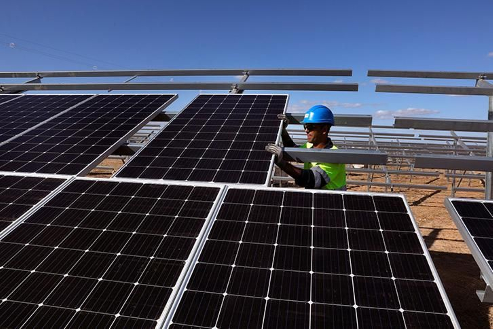 La planta solar se ubicará junto a la eólica en Nacimiento utilizando la infraestructura de evacuación y subestación existente sin necesidad de sumar líneas eléctricas