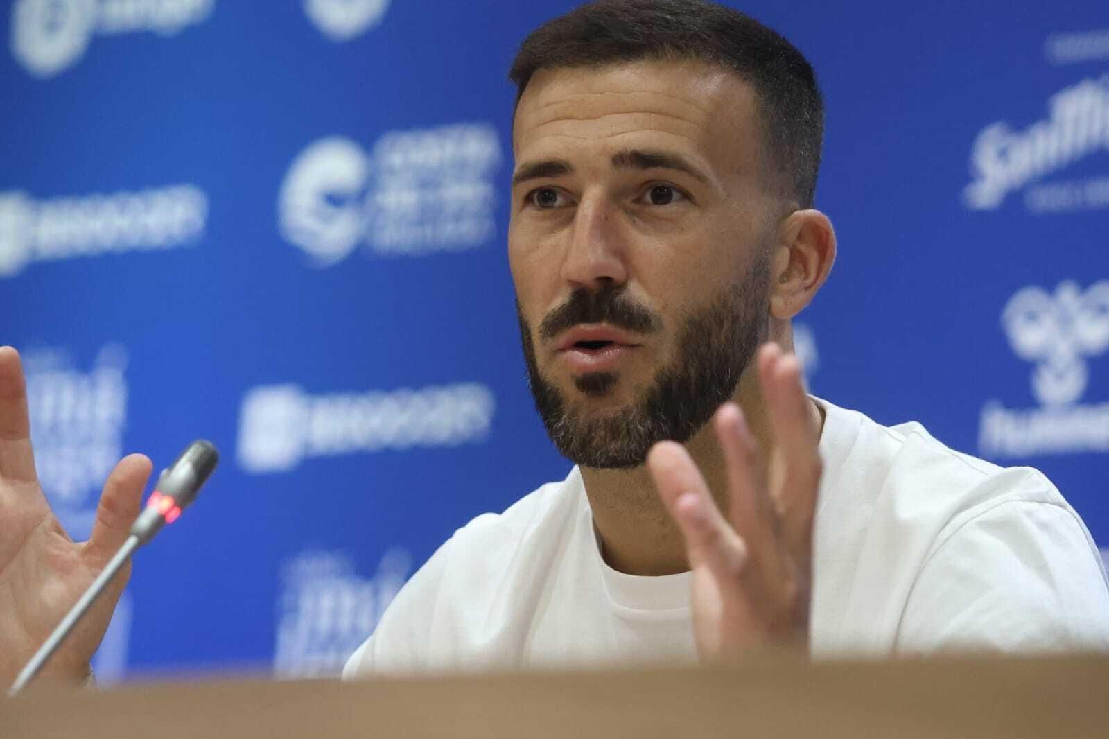 Dioni Villalba: su presentación con el Málaga CF, en fotos