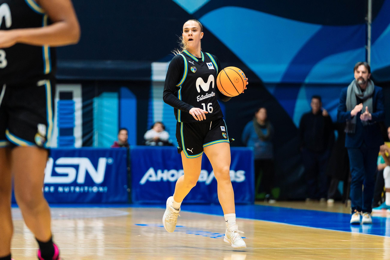 El CAB Estepona da vida al Movistar Estudiantes (85-60)