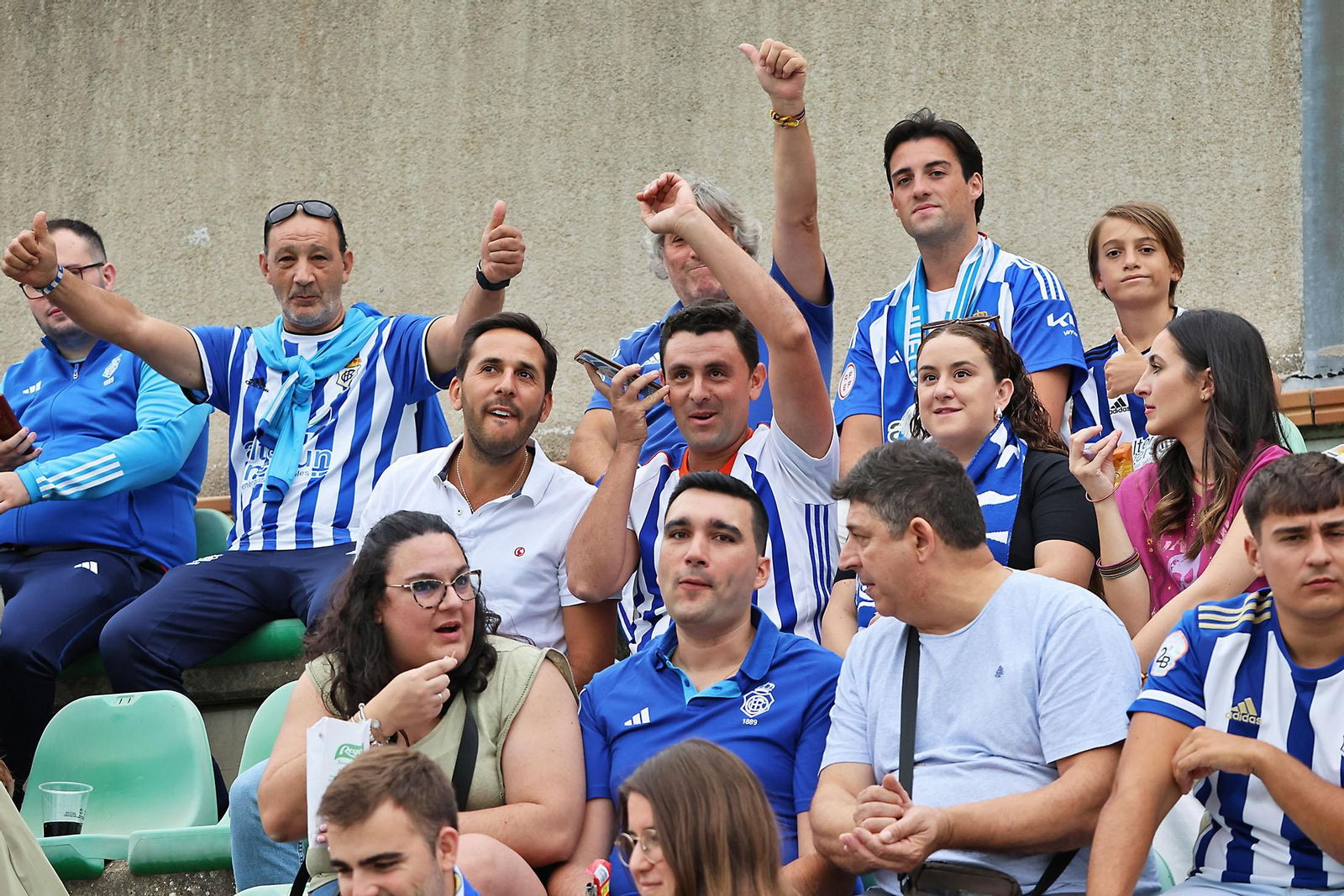 Búscate en las gradas del Betis Deportivo-Recreativo de Huelva