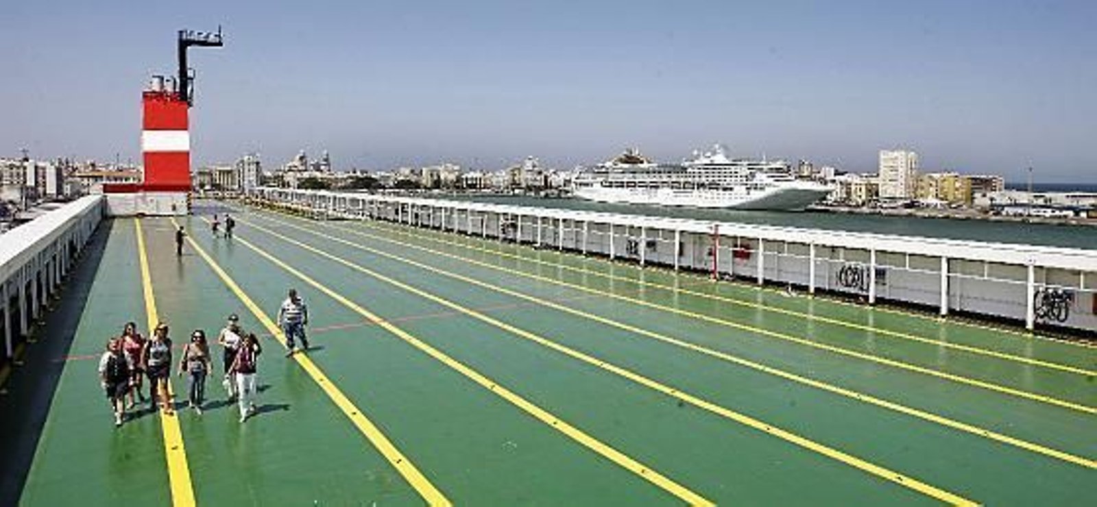 El moderno Superfast Baleares, construido en Navantia Puerto Real, reforzará el tráfico de mercancías entre Cádiz y las Islas Canarias.

Foto: Julio Gonzalez