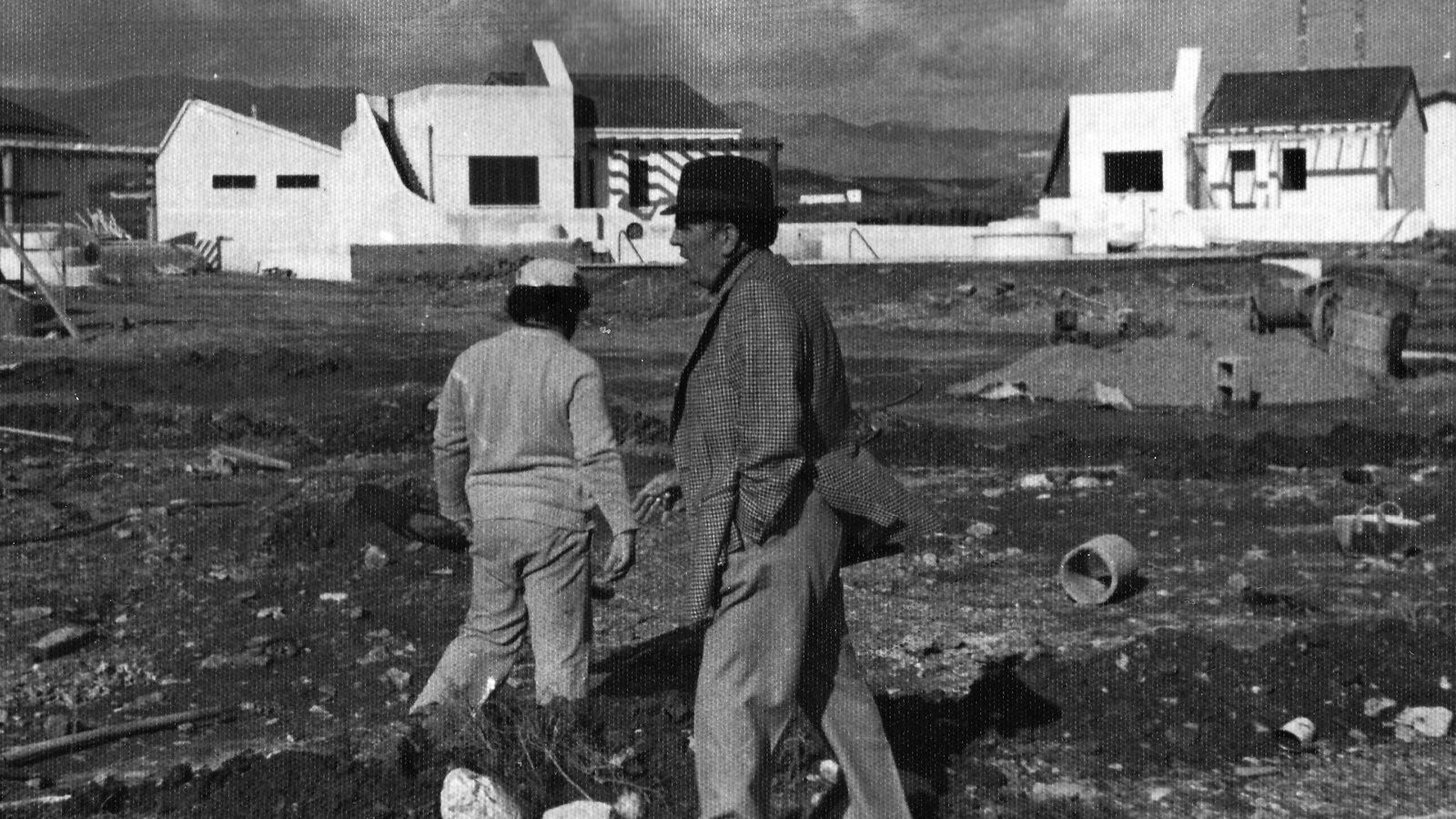 El empresario Jerónimo Garcés construyendo "El Tirol"