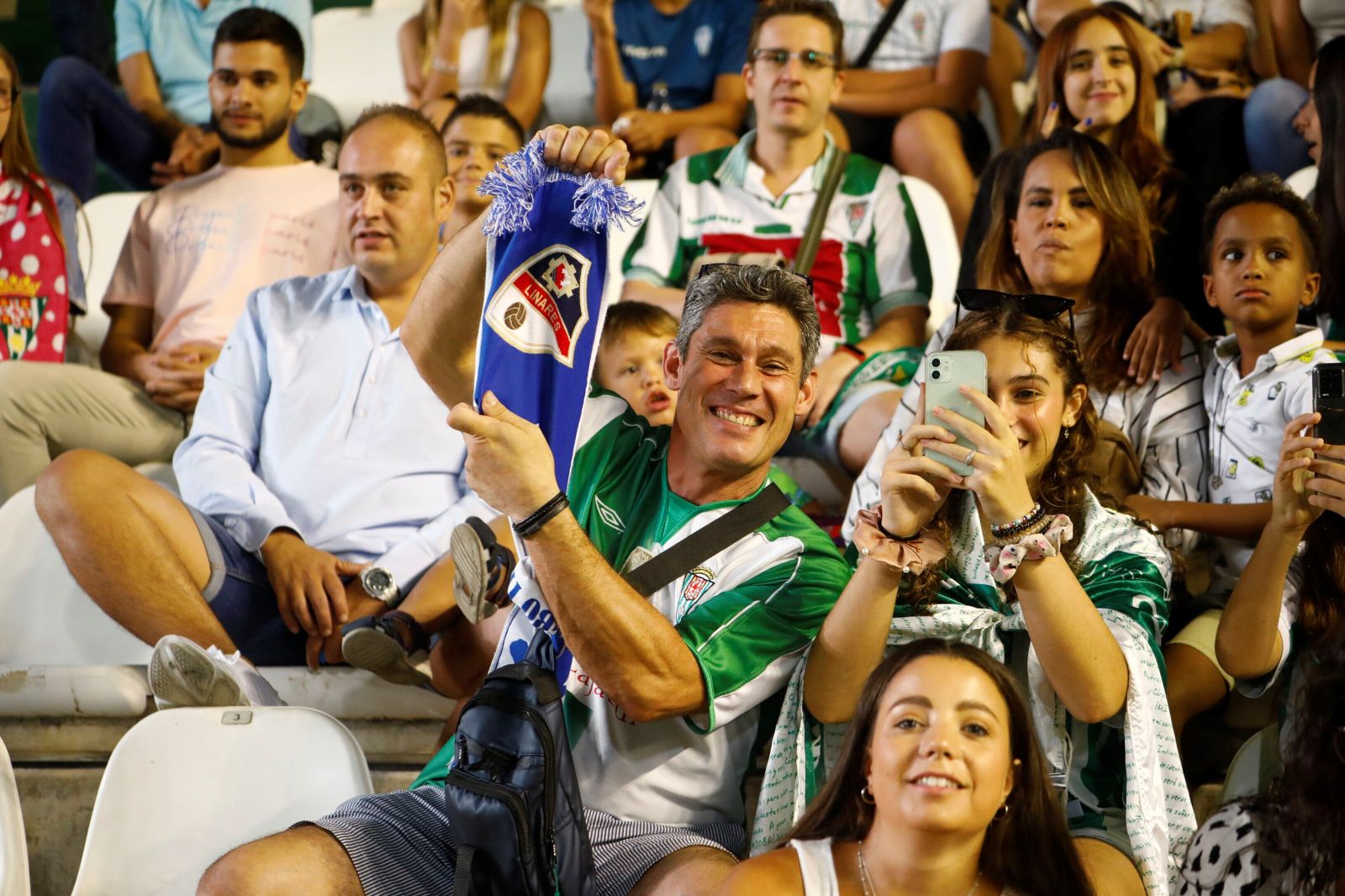 Las imágenes del ambiente en El Arcángel en el Córdoba CF - Linares