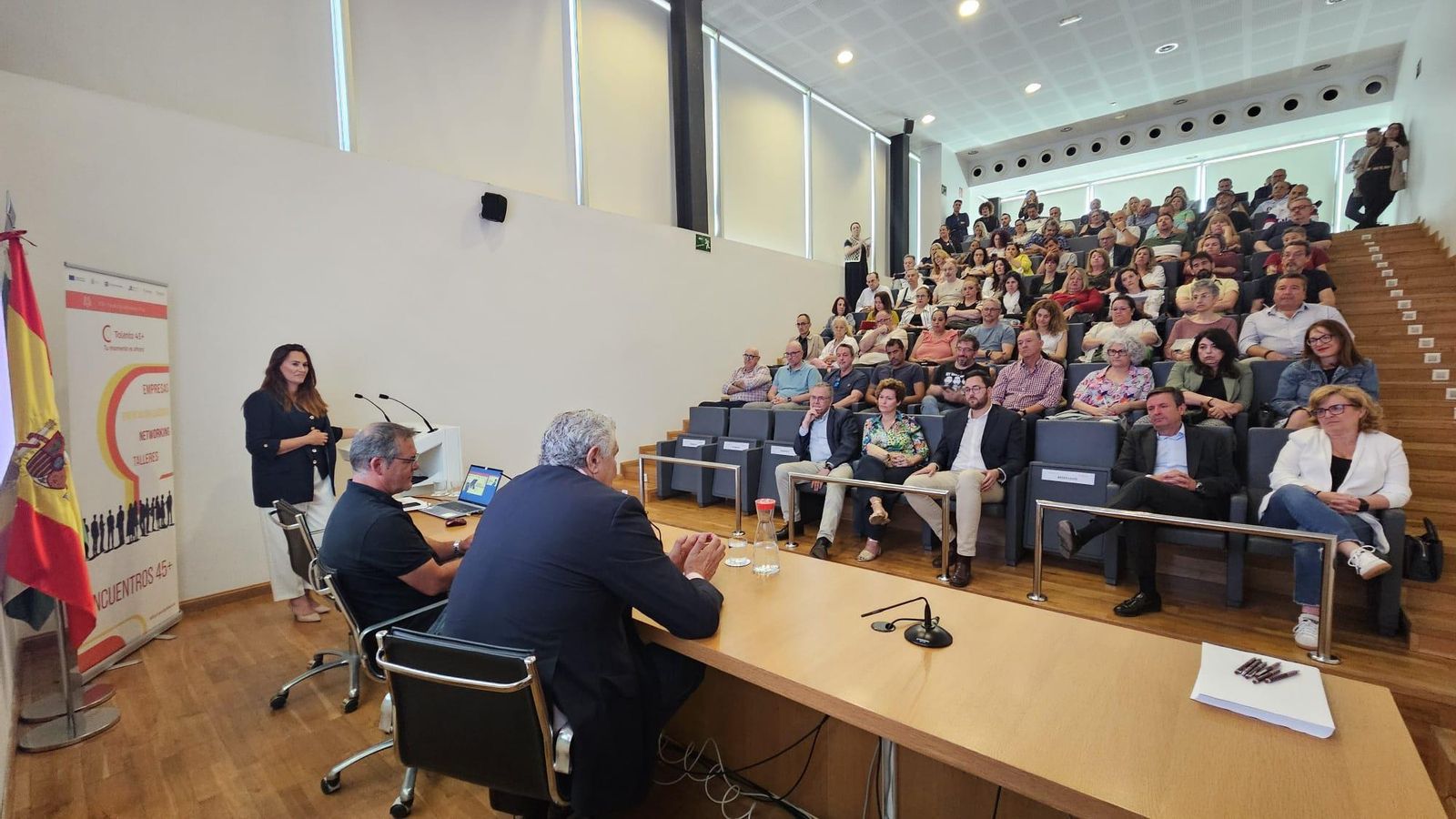 El auditorio de la Cámara de Comercio, lleno para escuchar a Fernando Romay.