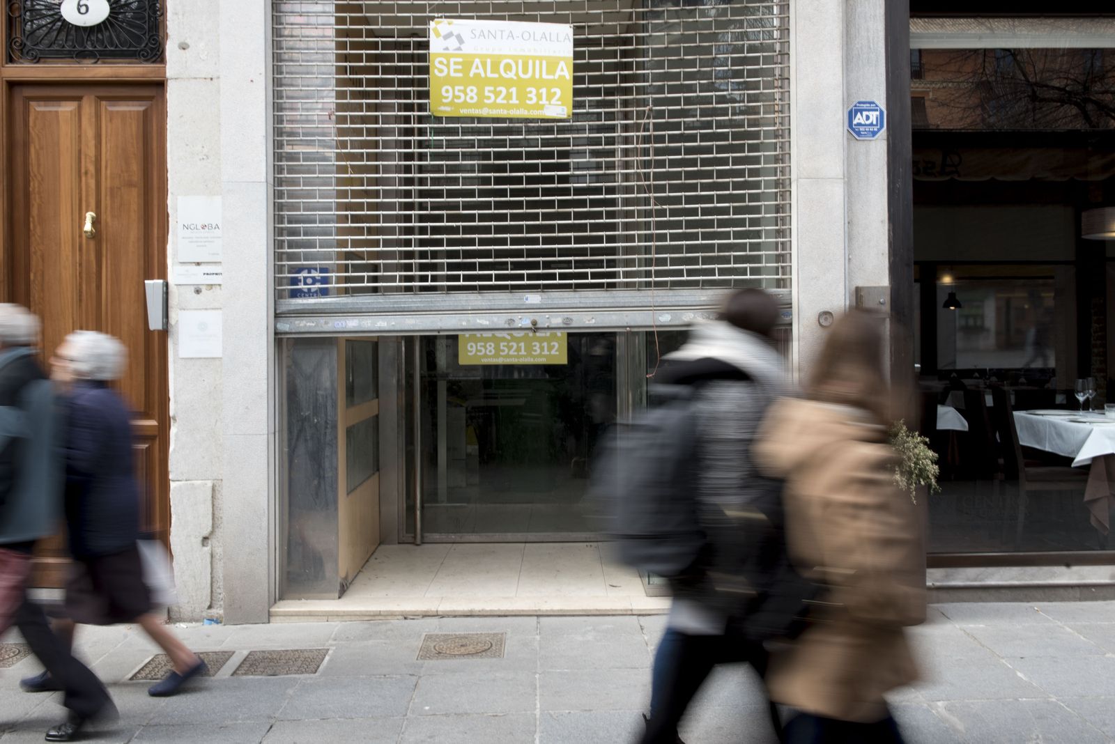 Granada tendrá un censo de comercios y elaborará un plan para evitar cierres