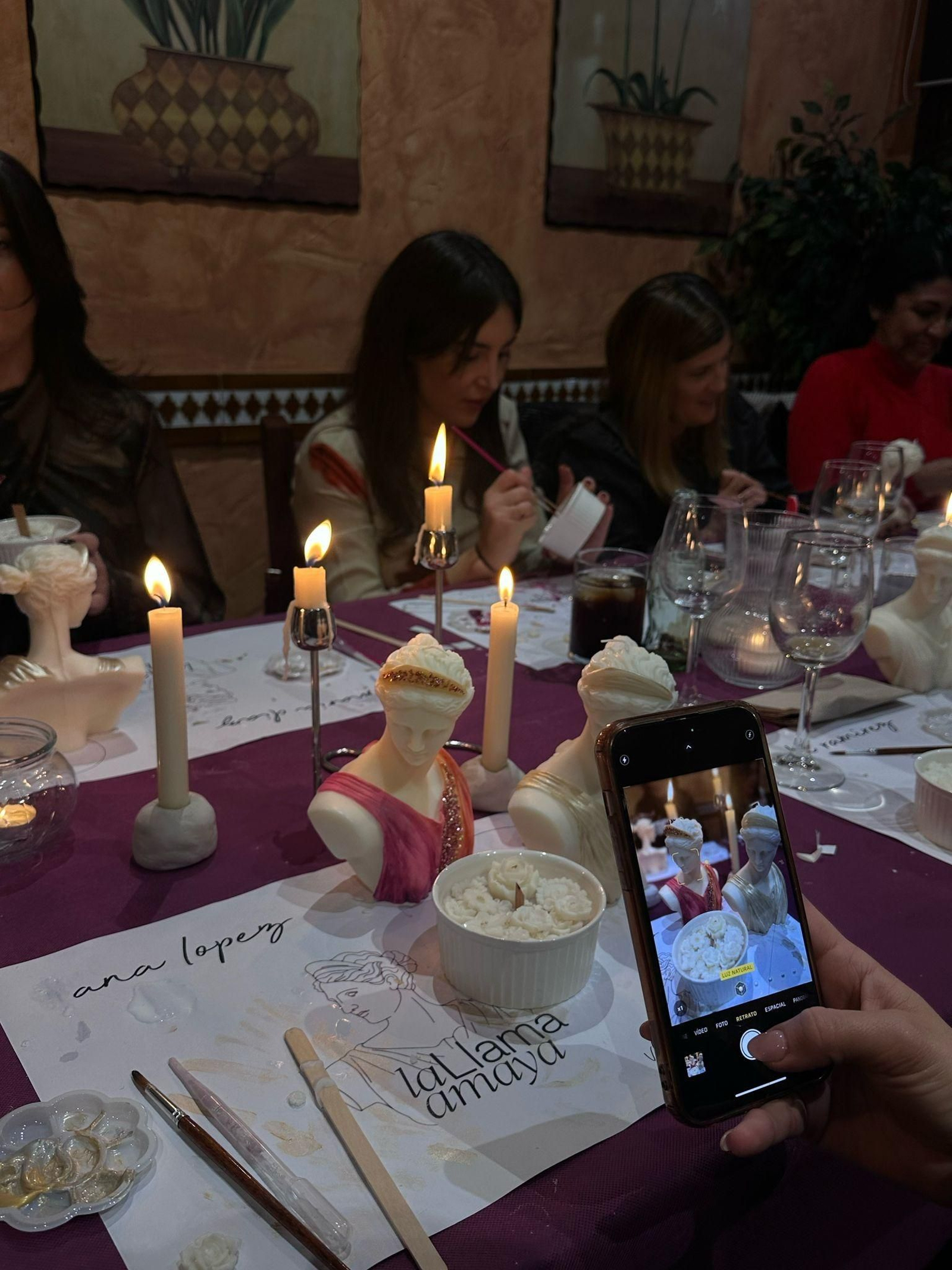 Un momento de la celebración de la propuesta. Un momento de la celebración de la propuesta.