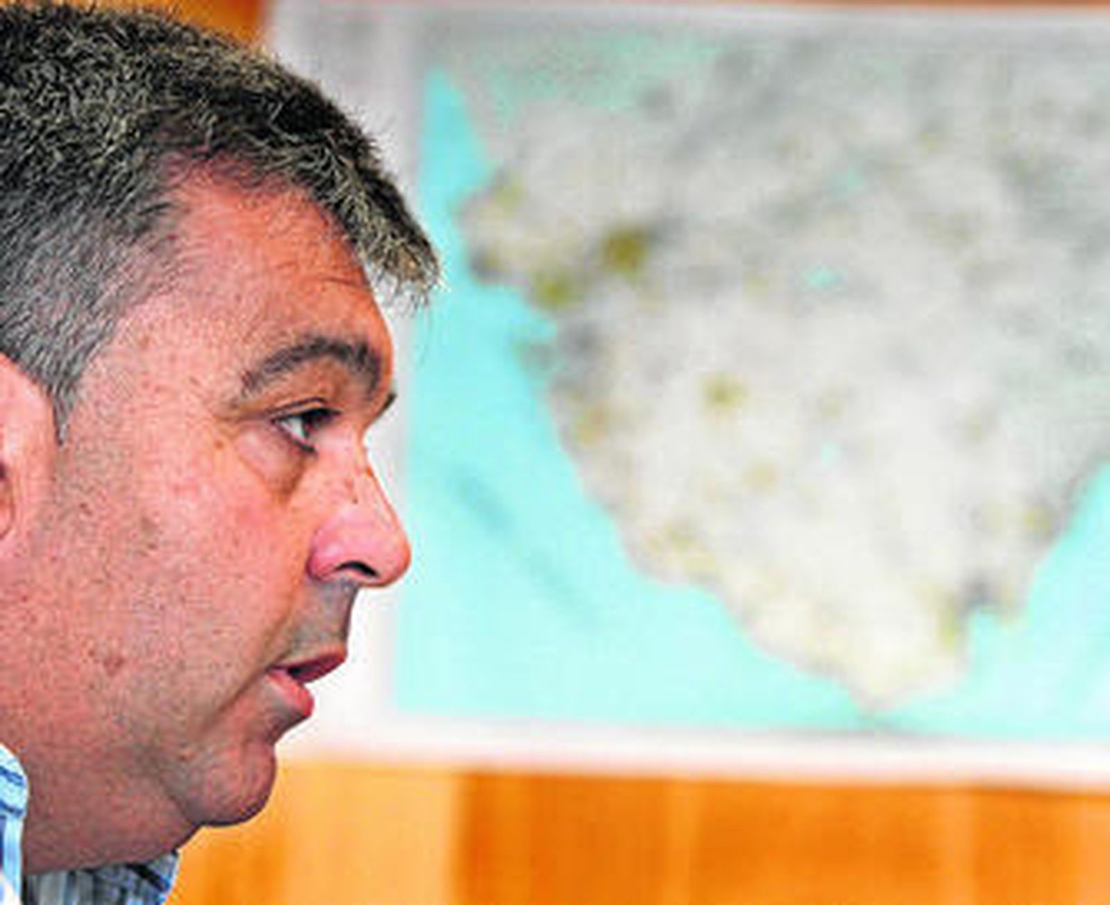 Manuel Cárdenas, fotografiado en su despacho de la plaza Asdrúbal de Cádiz que hoy abandonará.