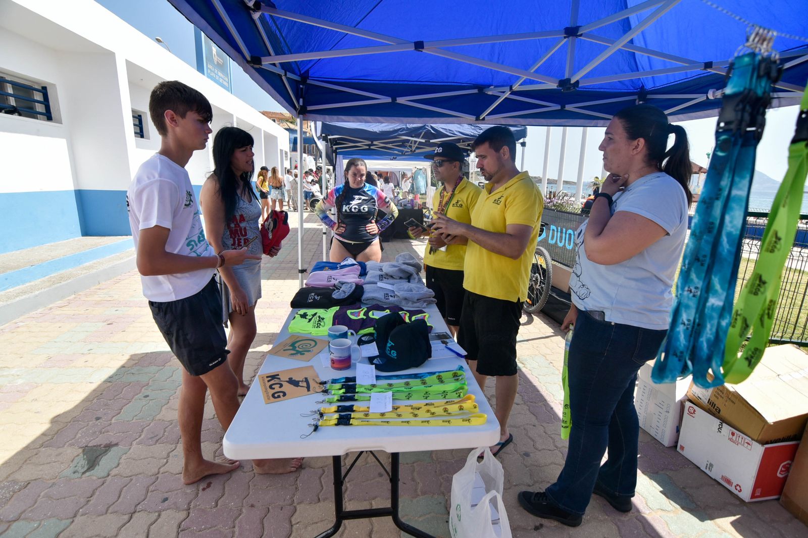 Las fotos del outlet solidario en Getares