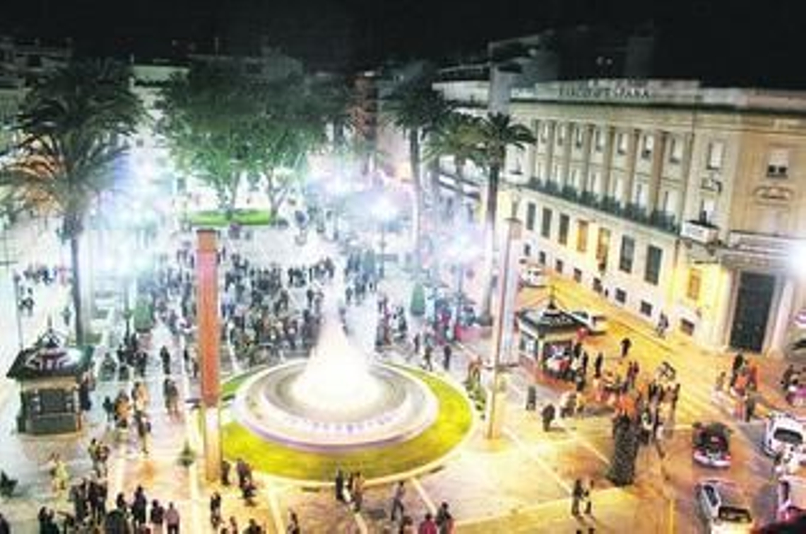 La plaza de Las Monjas, con la nueva iluminación tras su reforma.