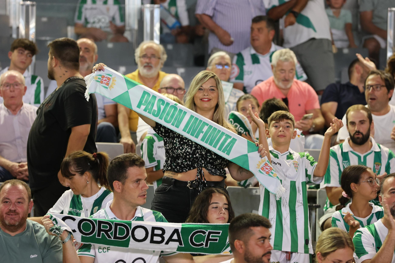 Las mejores fotos del ambiente en El Arcángel en el Córdoba CF - Burgos CF