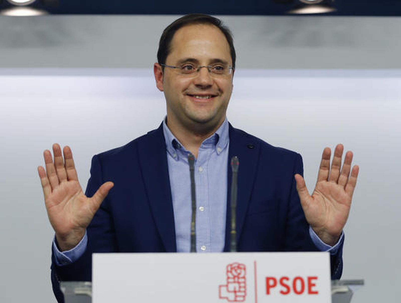 El PSOE rechaza el pacto con el PP porque Rajoy "forma parte del pasado"