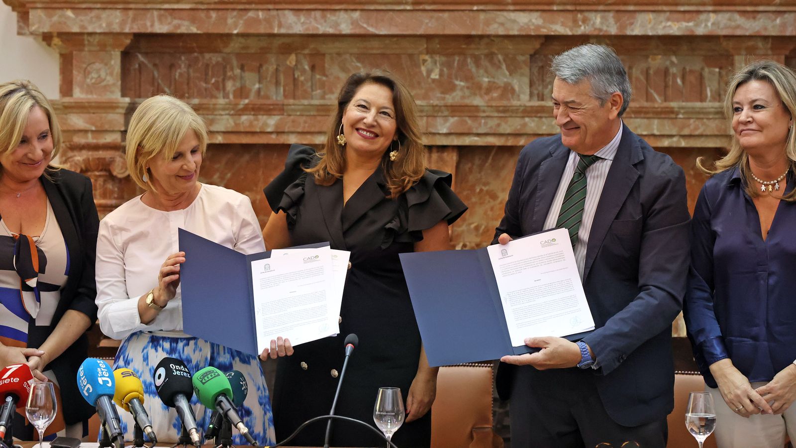Firma entre La Junta y el sector del vino del plan de futuro para el viñedo en el Consejo Regulador de Jerez
