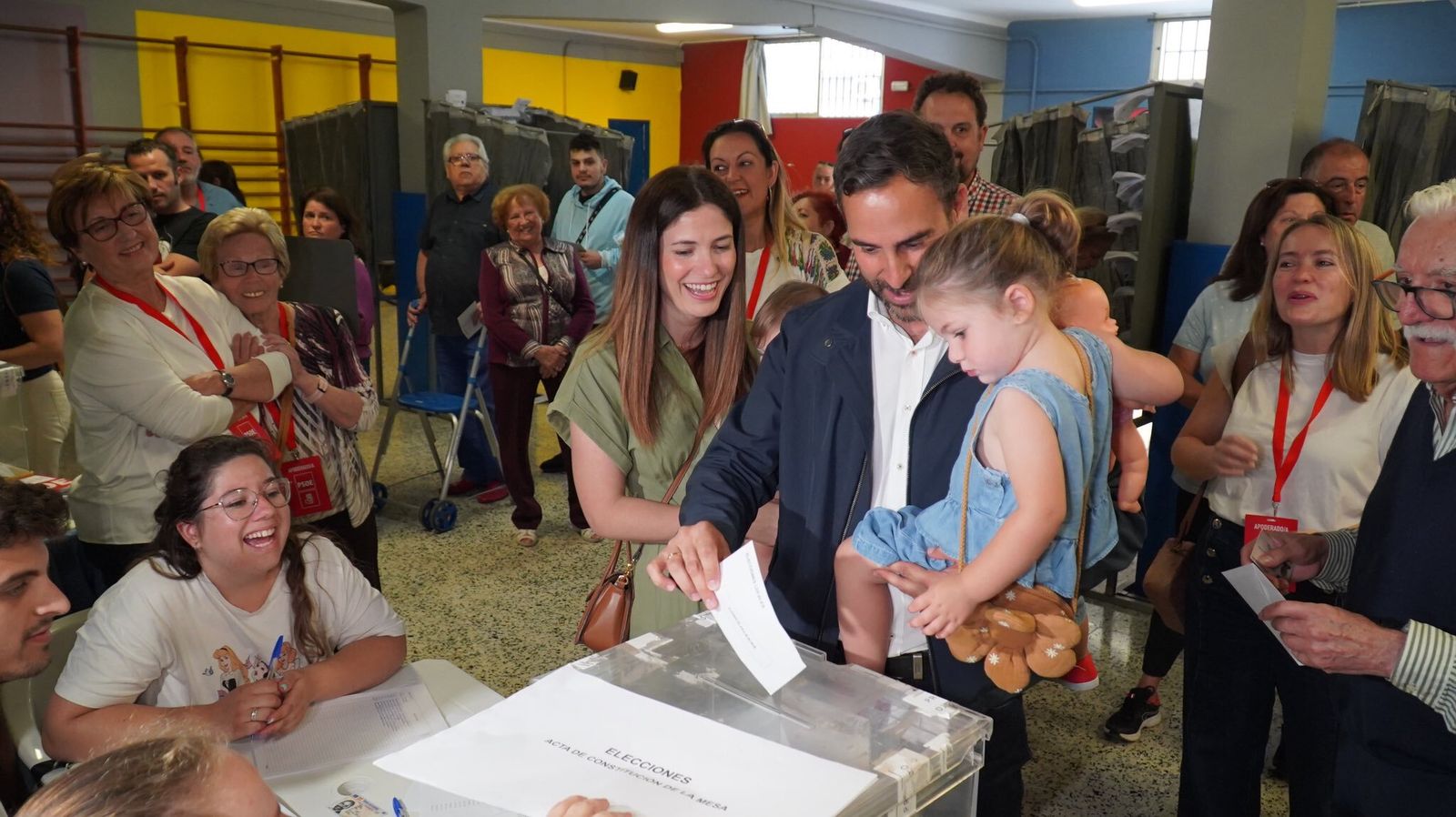 Imágenes de un domingo electoral en Málaga