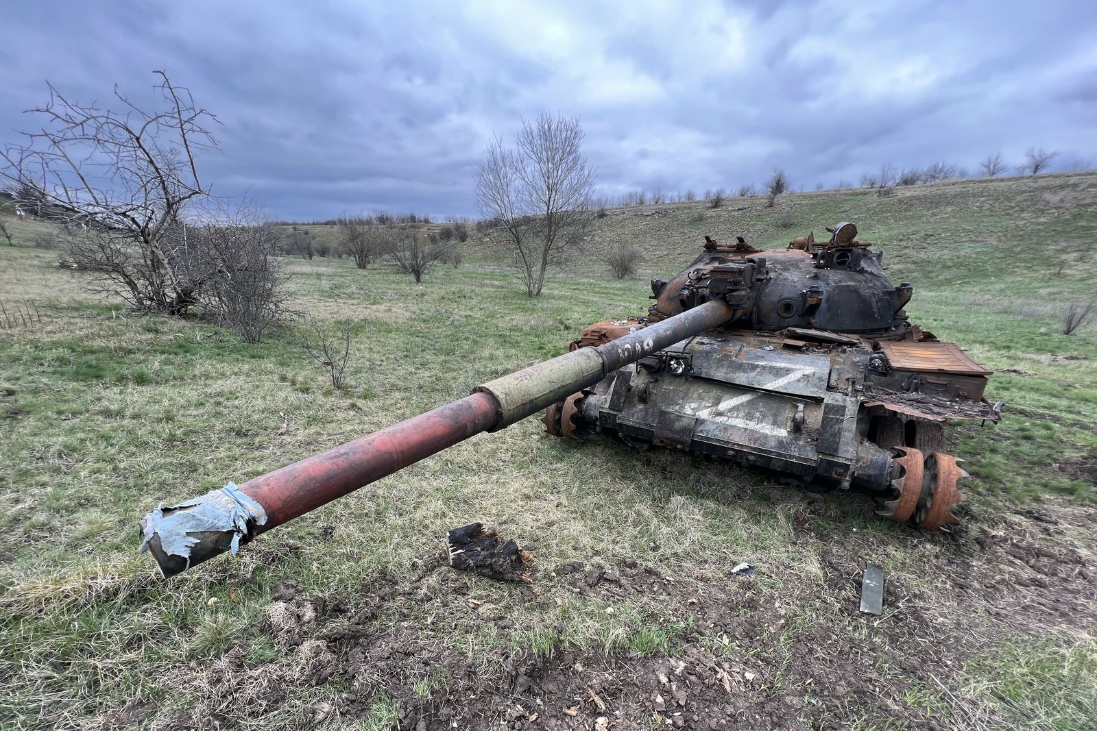 Un tanque abandonado en Leópolis.