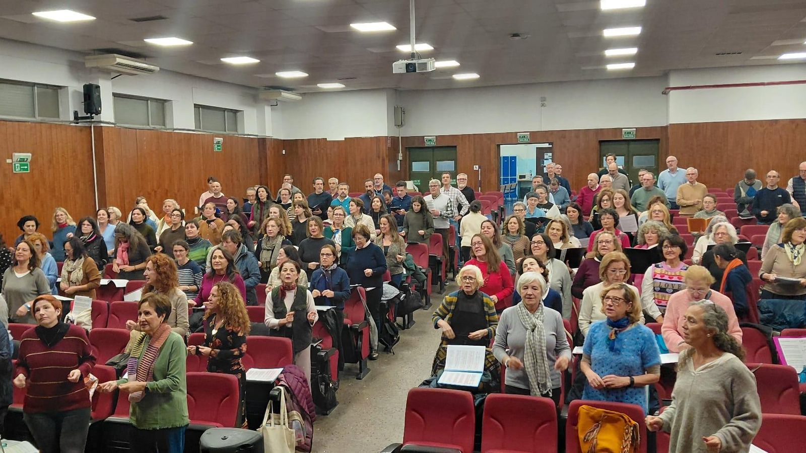 Ensayo del Orfeón de Sevilla en el IES Politécnico.