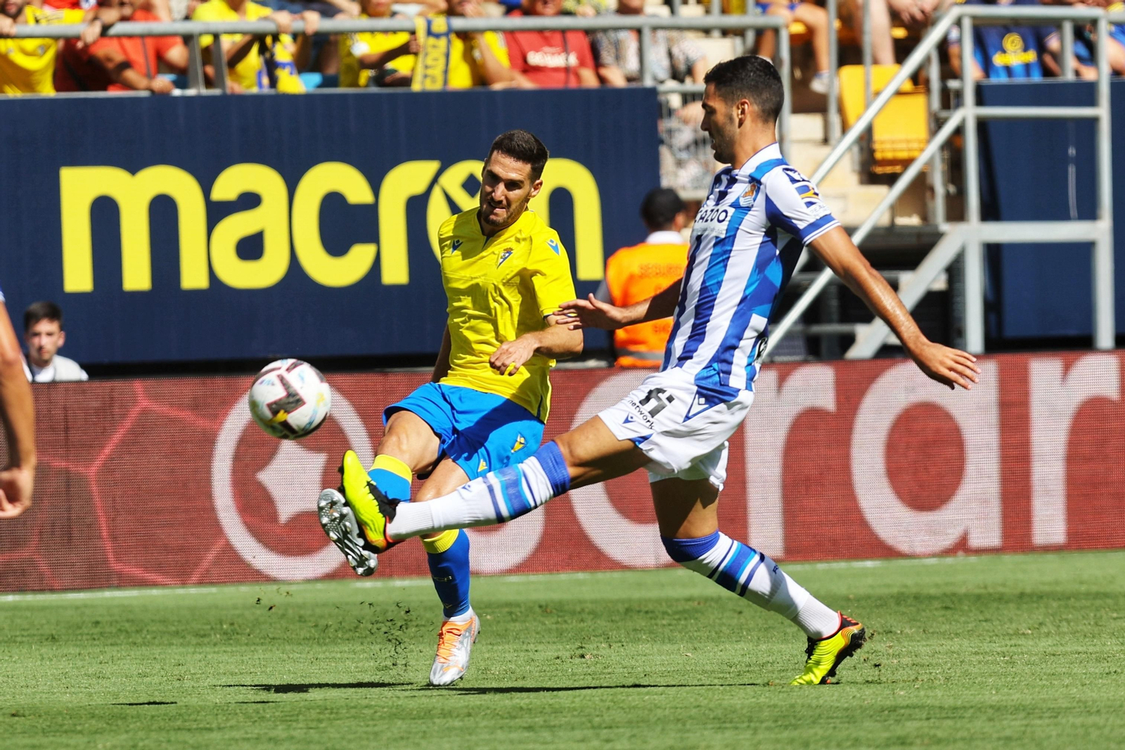 Búscate entre las imágenes del Cádiz - Real Sociedad