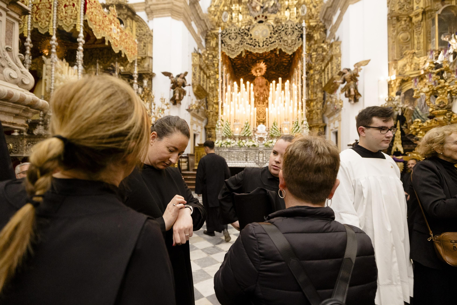 Las imágenes de la salida procesional de la Orden de Servitas en la Semana Santa de Cádiz