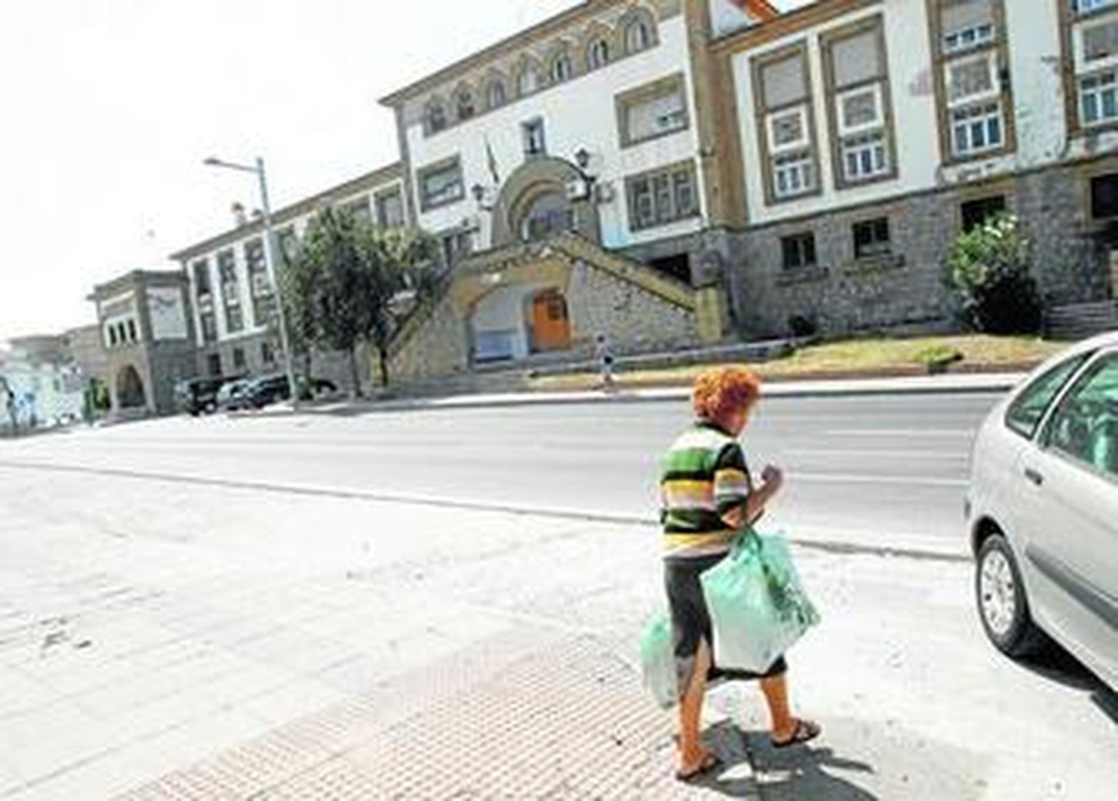 Fachada del centro de internamiento de extranjeros de La Piñera.