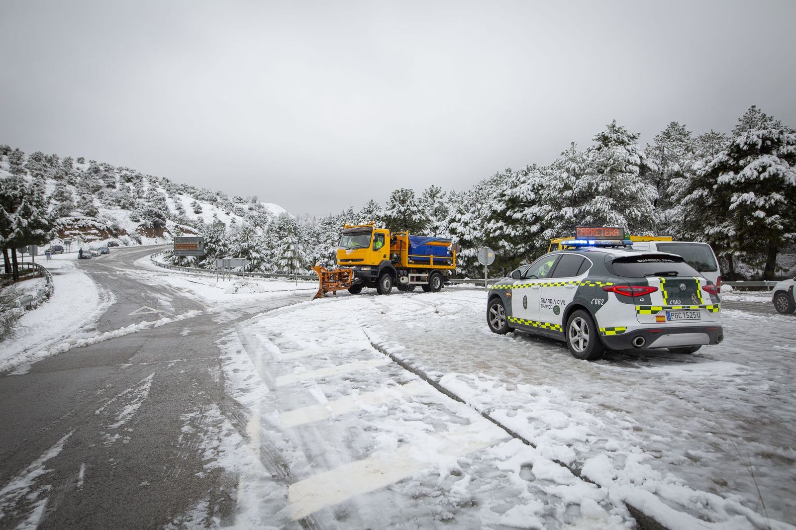 Las imágenes de la nevada sorpresa caída este lunes en Granada