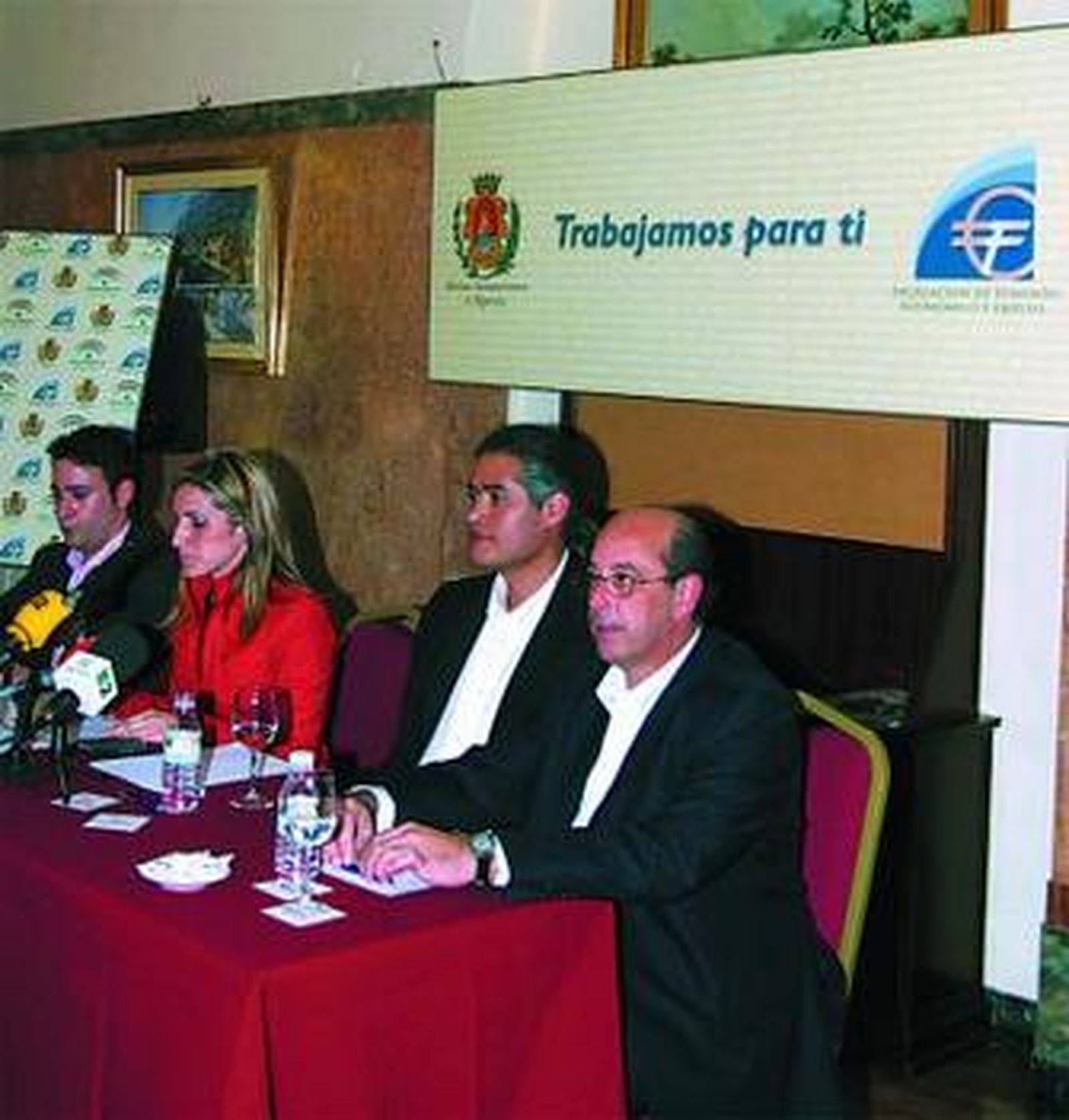 Los ganadores del consurso con Melgar, ayer en el Reina Cristina.