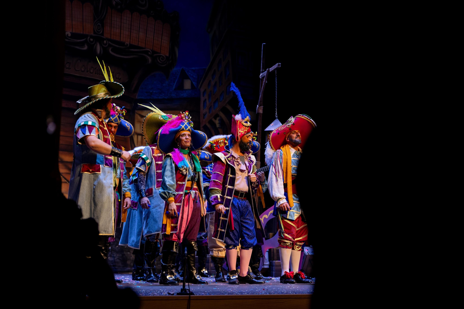 Imágenes de la actuación de la comparsa de Huelva "La Colombina" en el Carnaval Colombino