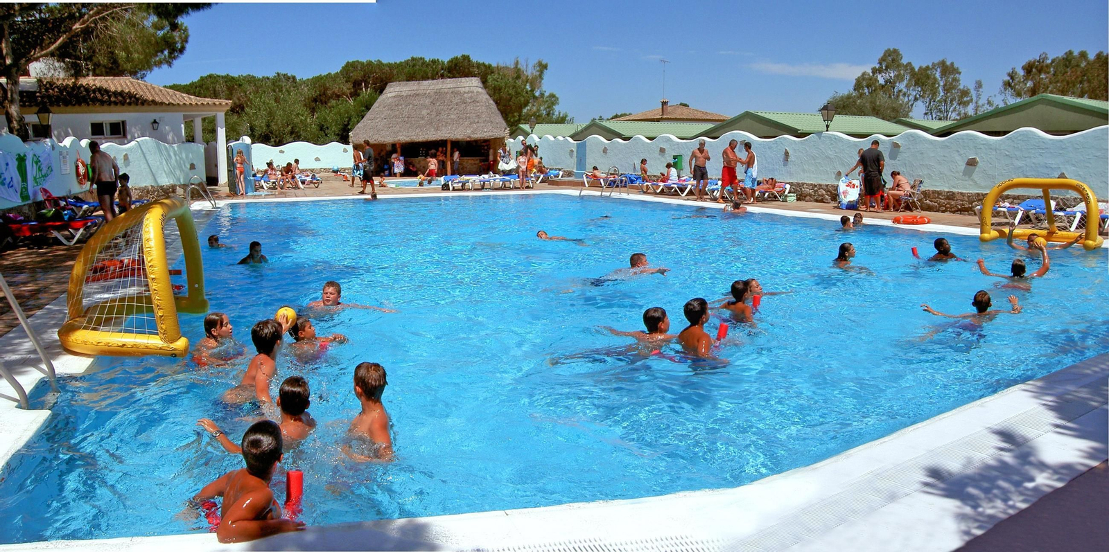 Piscina en el camping de Caños de Meca.