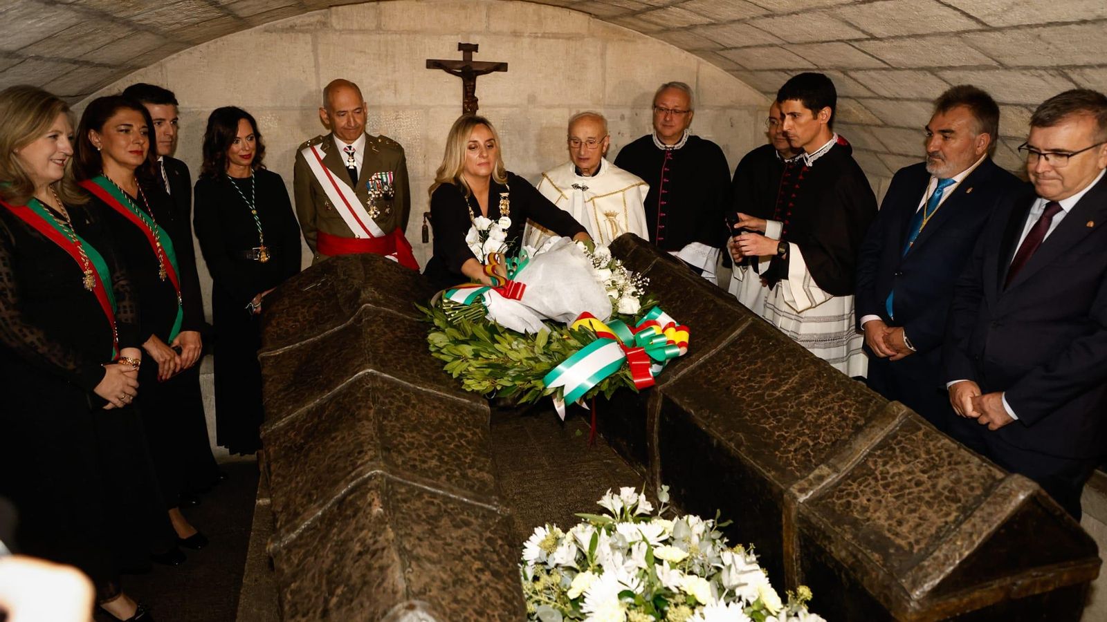 En el sepulcro de los Reyes Católicos también se ha realizado una ofrenda