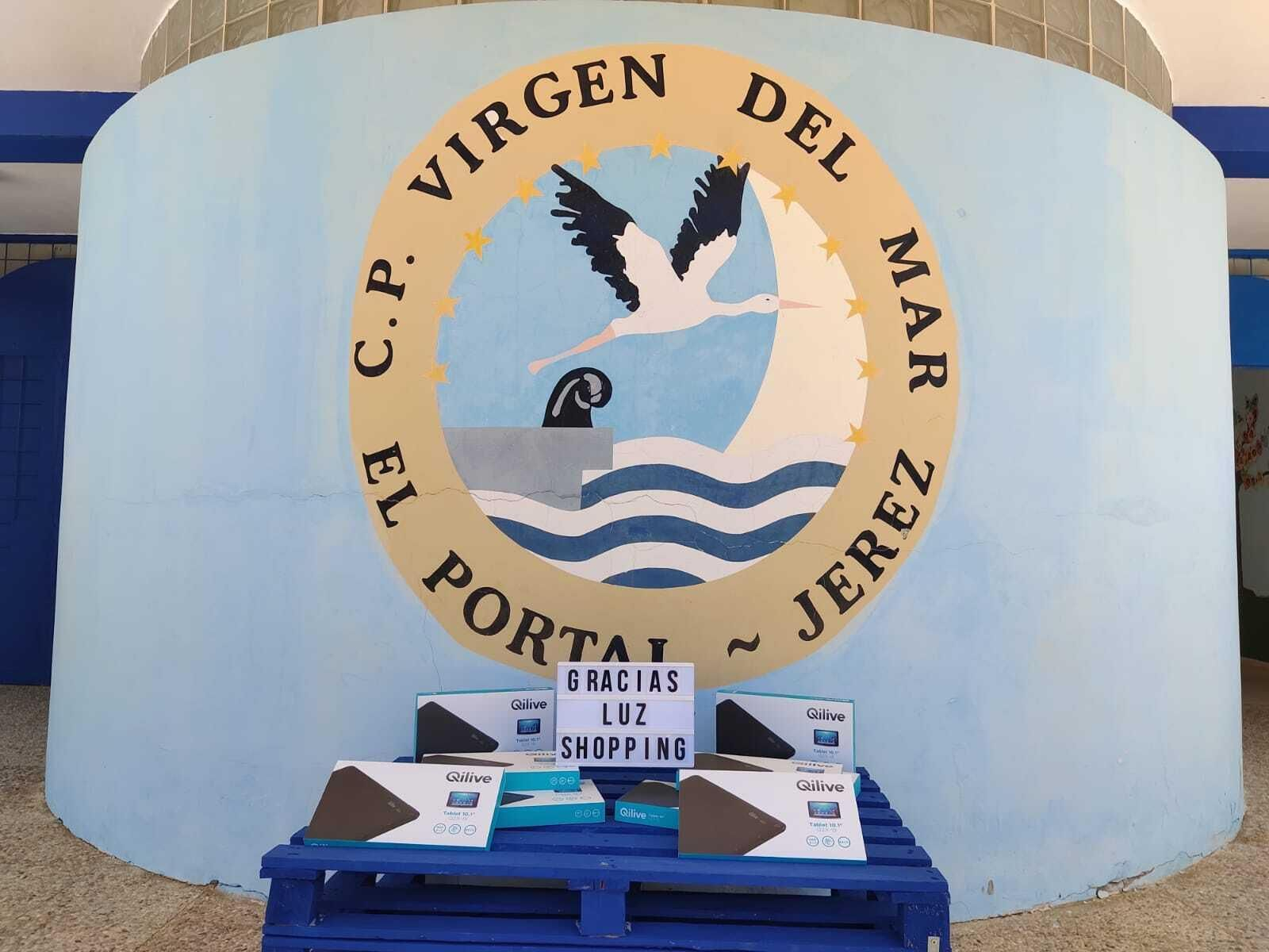 Tablets donadas por el parque comercial Luz Shopping al colegio Virgen del Mar