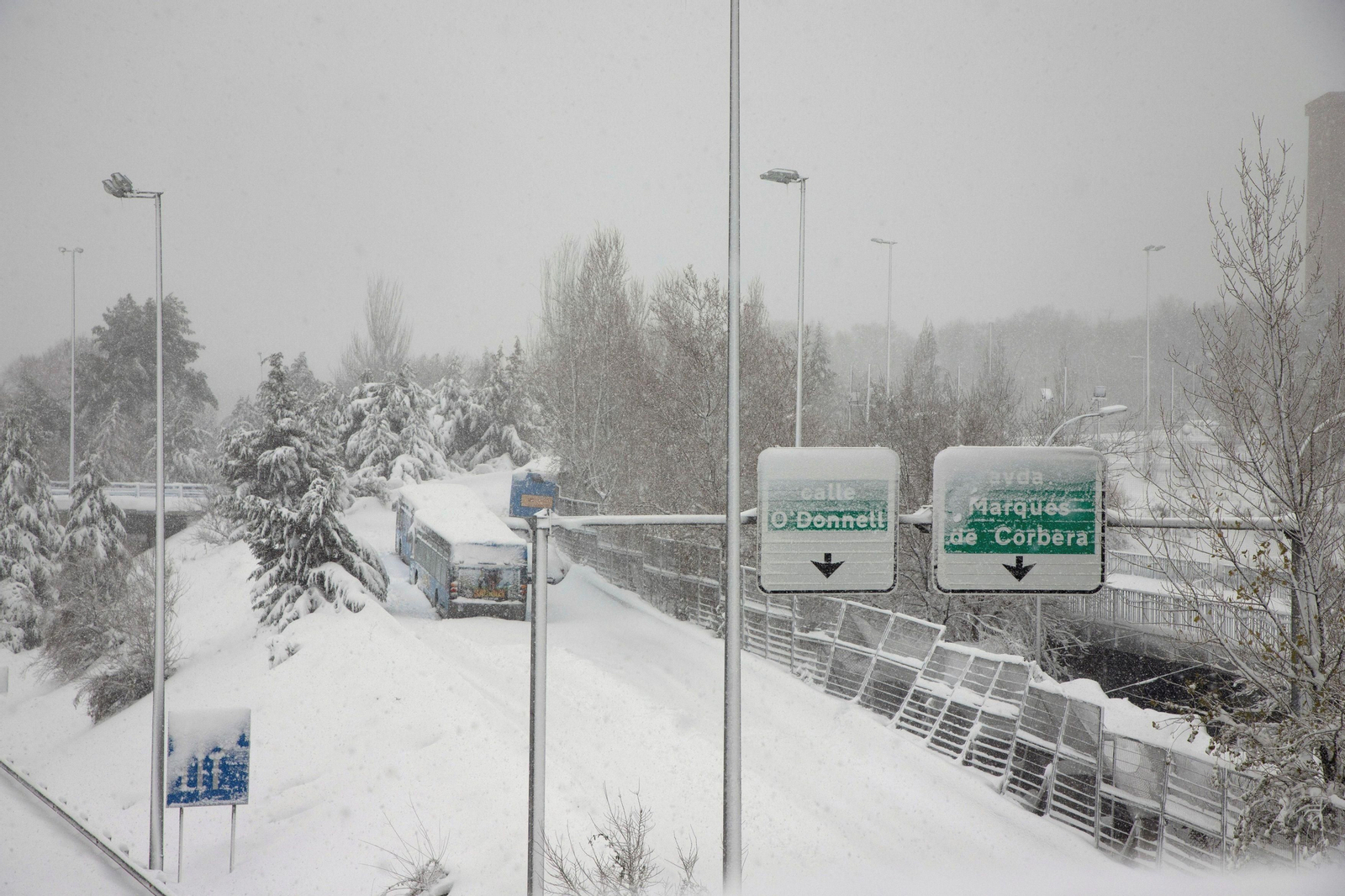 El segundo día del temporal 'Filomena' en imágenes: más nieve y caos