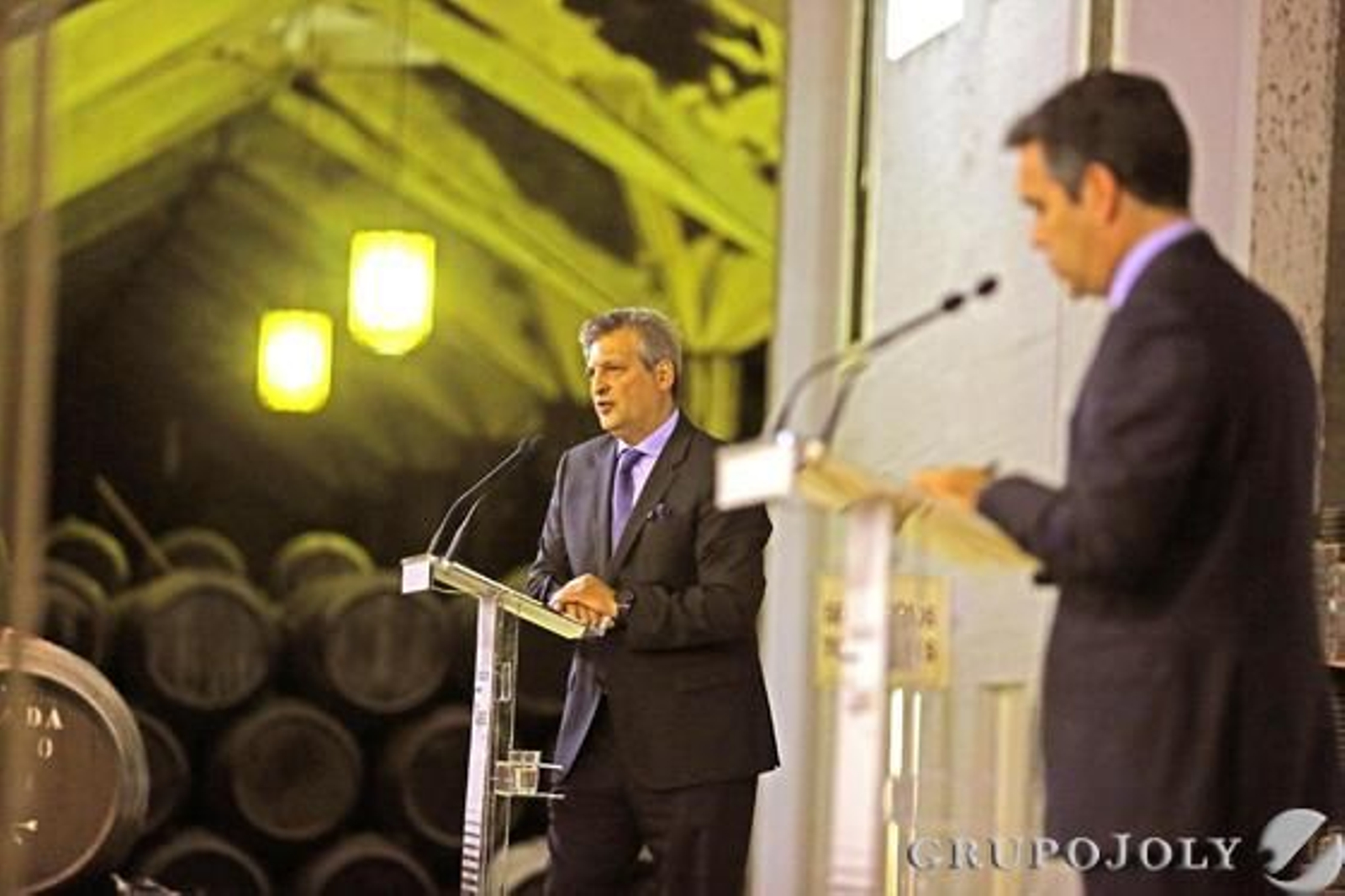 El director de Diario de Jerez (dcha.) y el director general de Williams durante el turno de preguntas y respuestas.

Foto: Vanesa Lobo