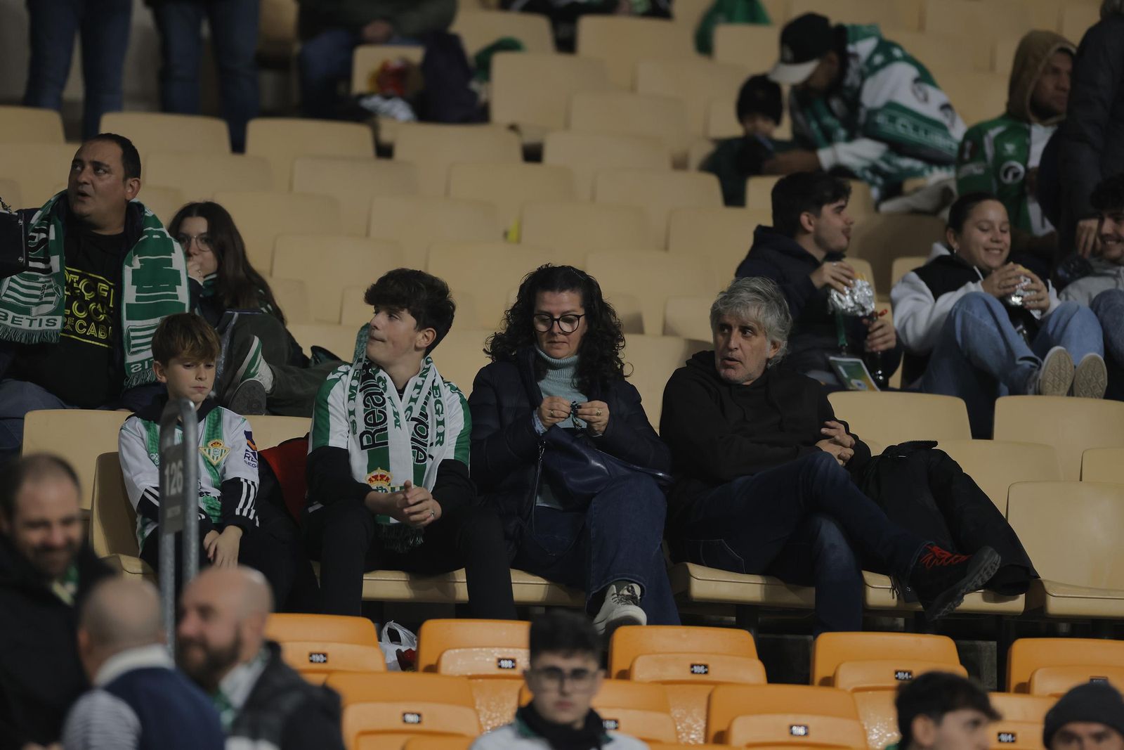 Búscate en las fotos del Betis - Utrecht
