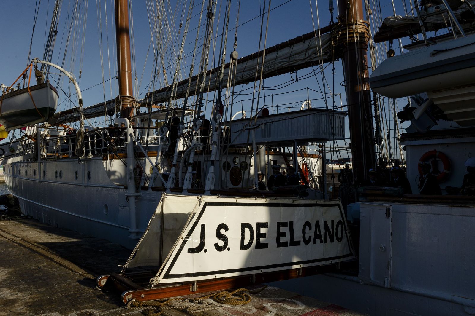 Las imágenes de la despedida del Juan Sebastián de Elcano