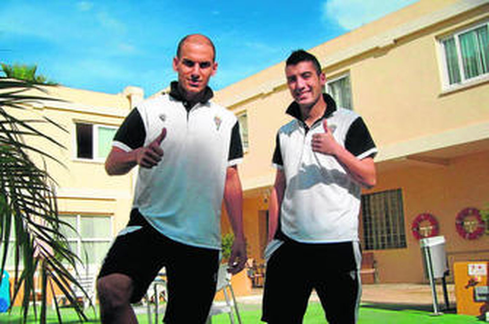 Javi Hervás y Borja García serán titulares esta tarde en el Rico Pérez frente al líder.