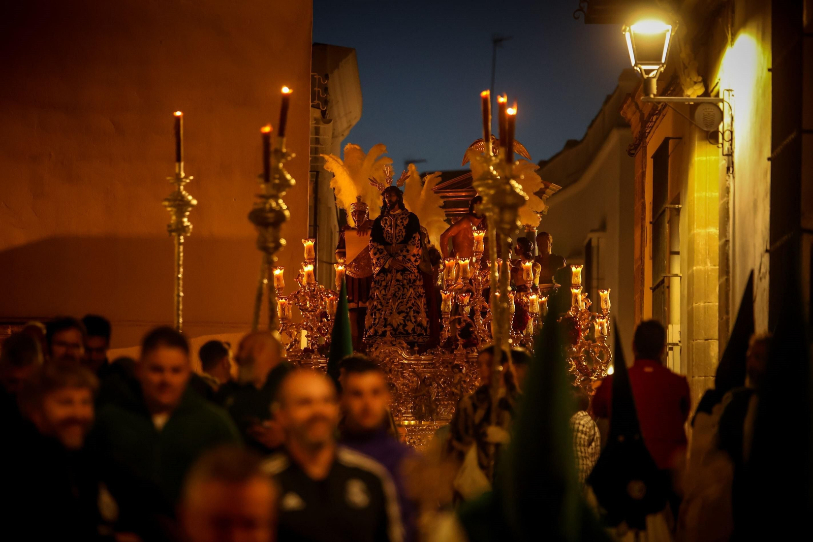 Madrugada del Viernes Santo en Jerez: imágenes de la Noche de Jesús