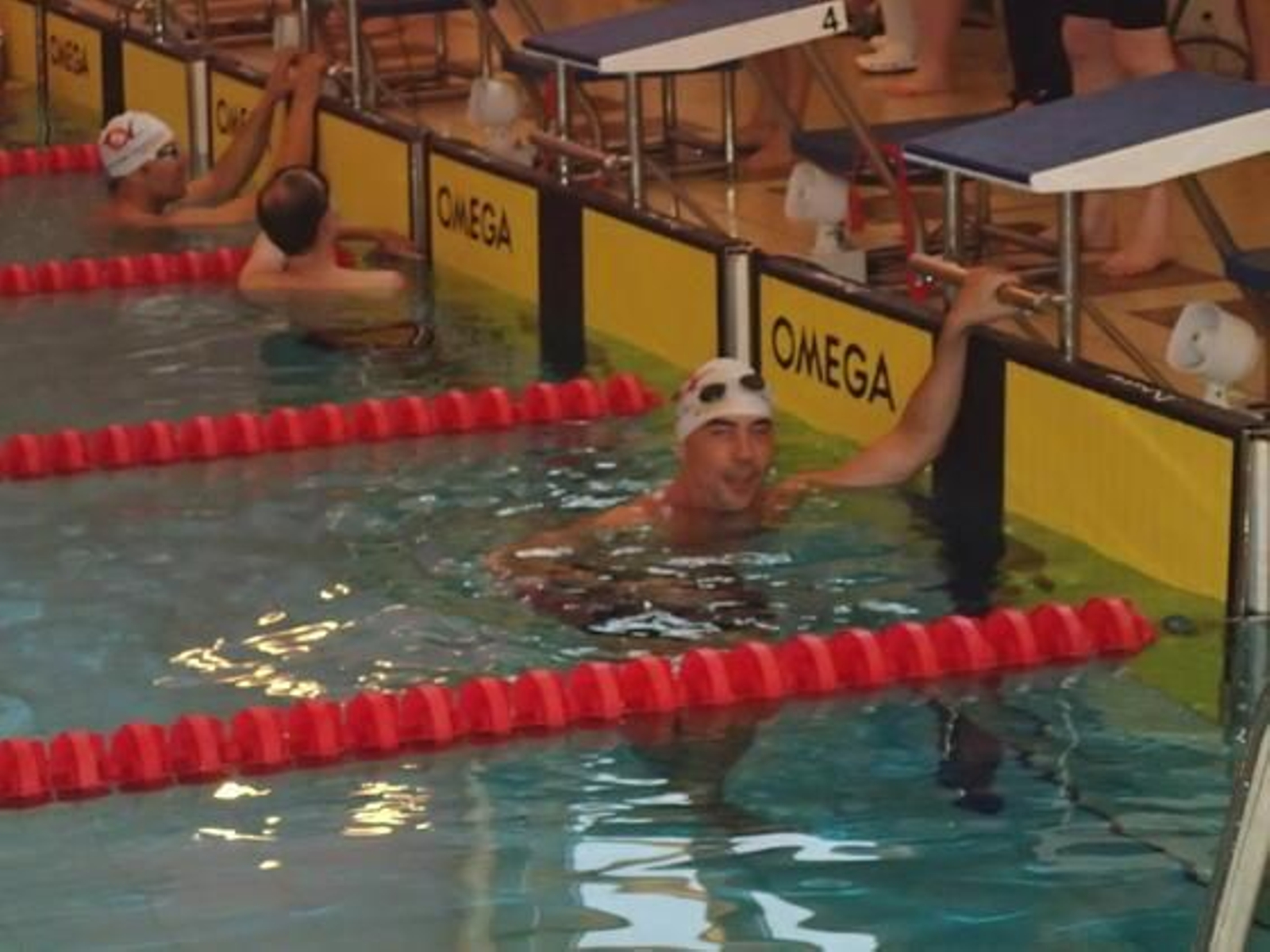 Llegada de Javier Gómez en la prueba 100 metros braza