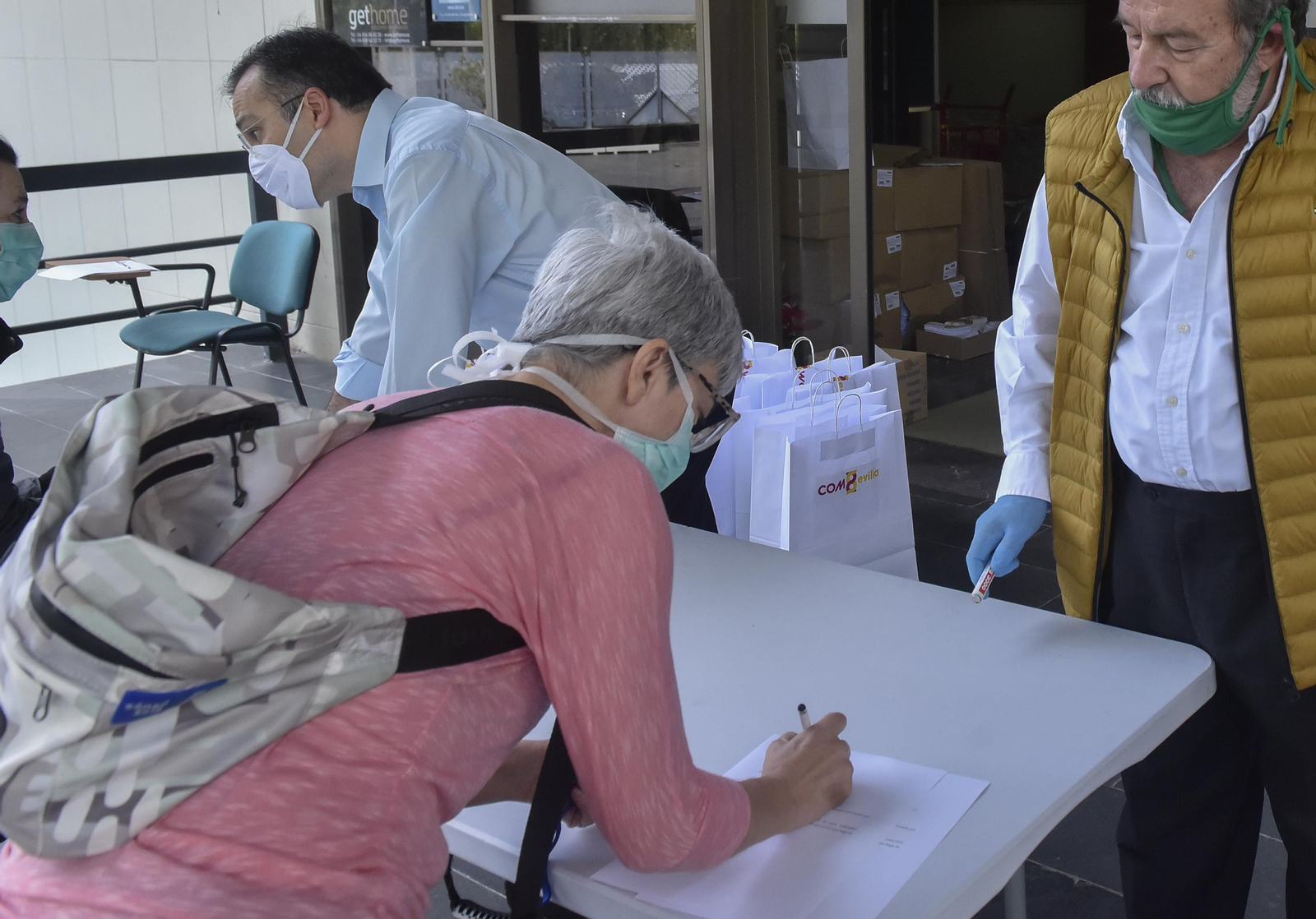 La resistencia al Coronavirus en el Colegio de Médicos de Sevilla: reparto de material de emergencia a todo el personal sanitario que lo necesite