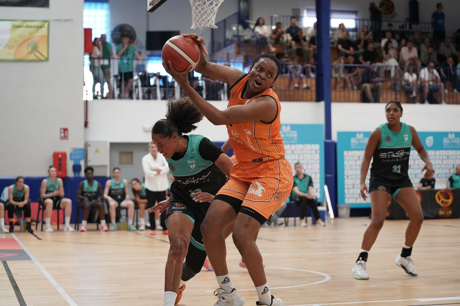 Ambientazo en Estepona para la Final Four de ascenso a Liga Femenina