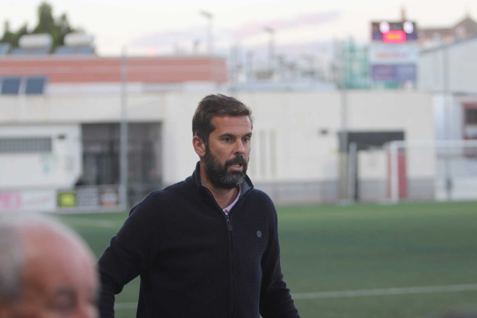 David Sánchez, técnico del Xerez DFC, en la banda del Carlos Marchena.