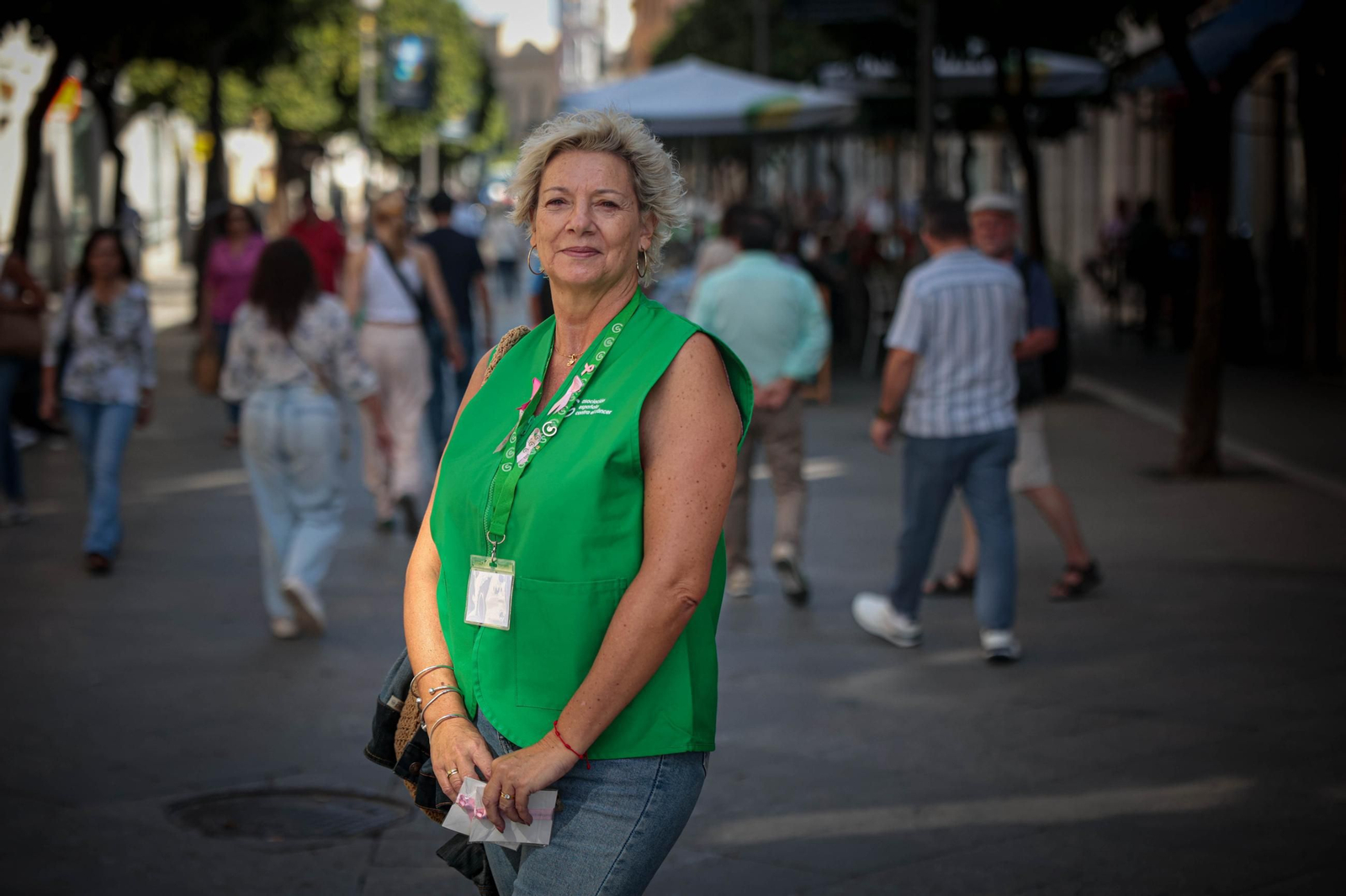 Anabel Rodríguez, superviviente de cáncer de mama, este viernes en la calle Larga.