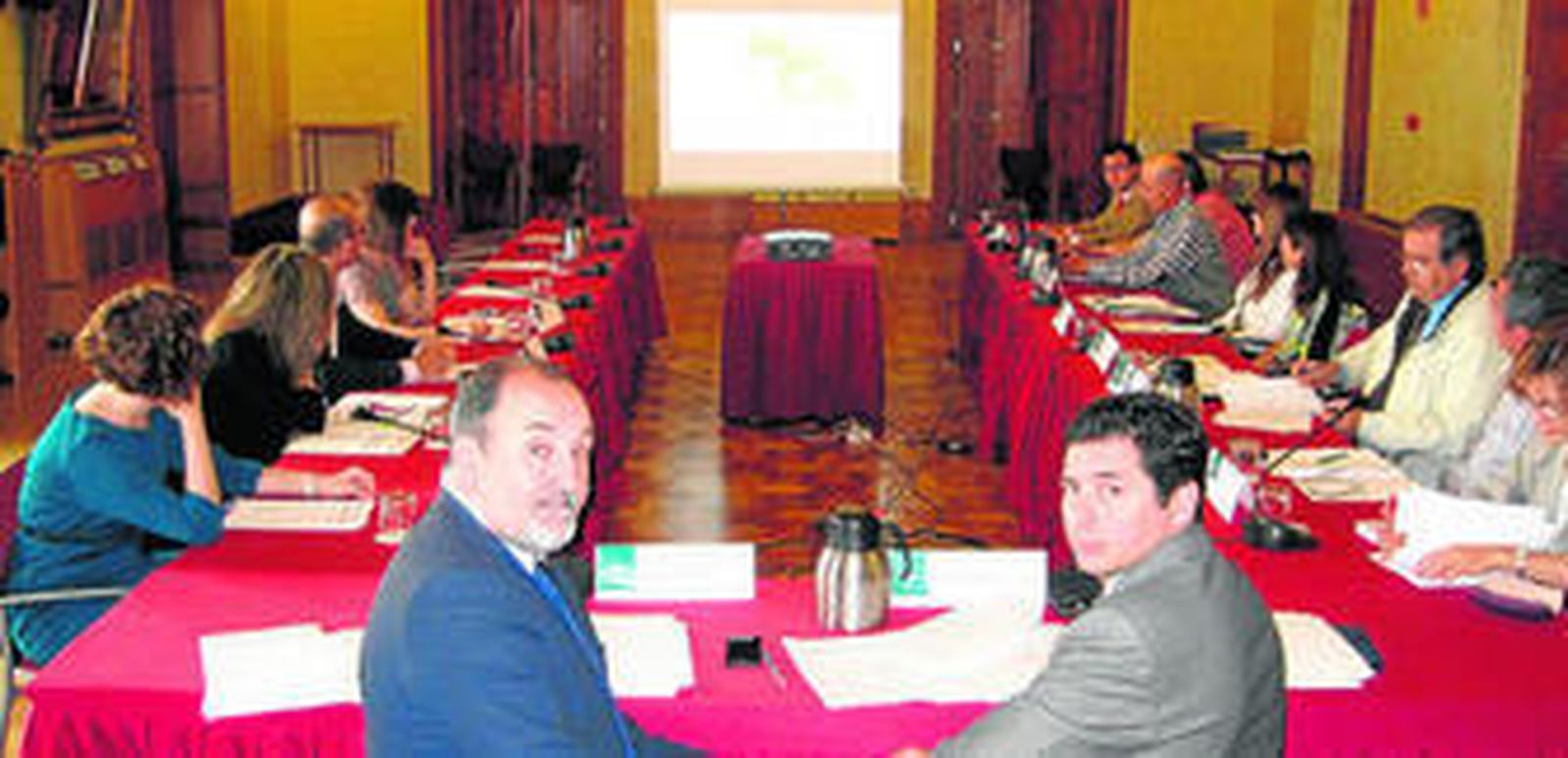 Rafael Márquez Berral y José Manuel Ortiz, en un momento de la Comisión Provincial de Ordenación del Territorio y Urbanismo, que se reunió ayer en Almería.