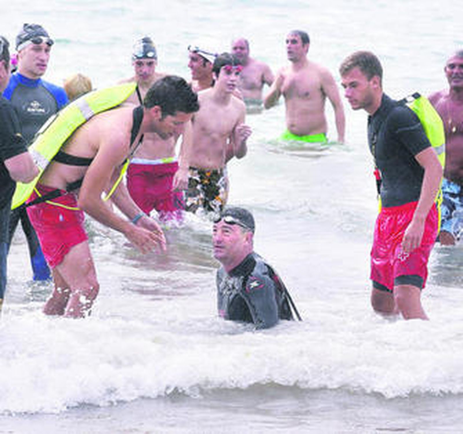 Chano Rodríguez, a su llegada a la playa tras la travesía.