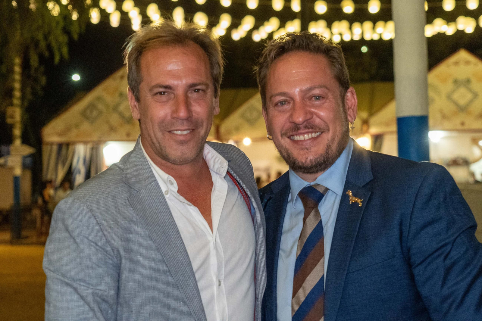 Imágenes del ambiente del ambiente de la noche del domingo en la Feria de Otoño y del Caballo 2025 de Huelva