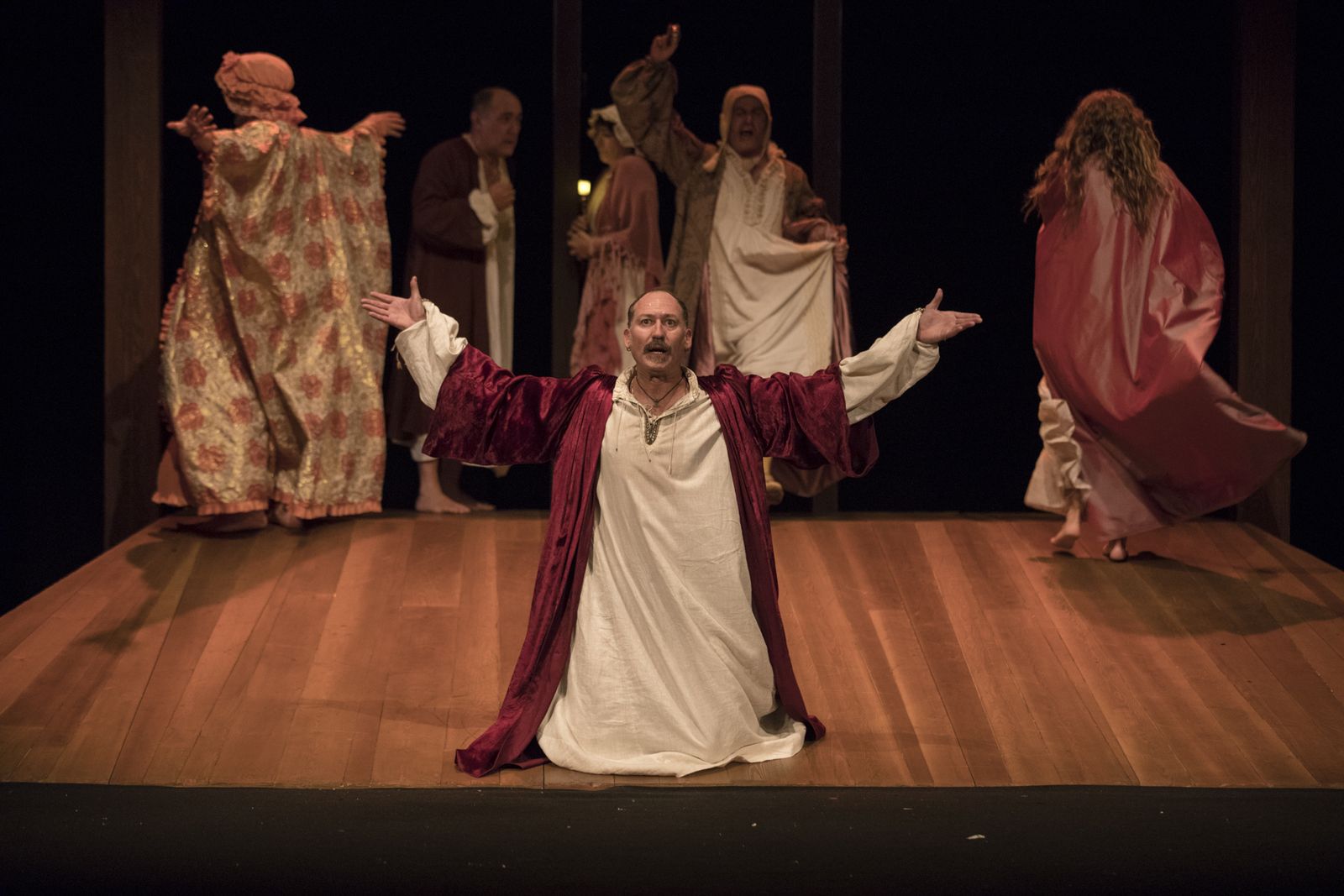 Un instante de la representación ‘Entre bobos anda el juego’