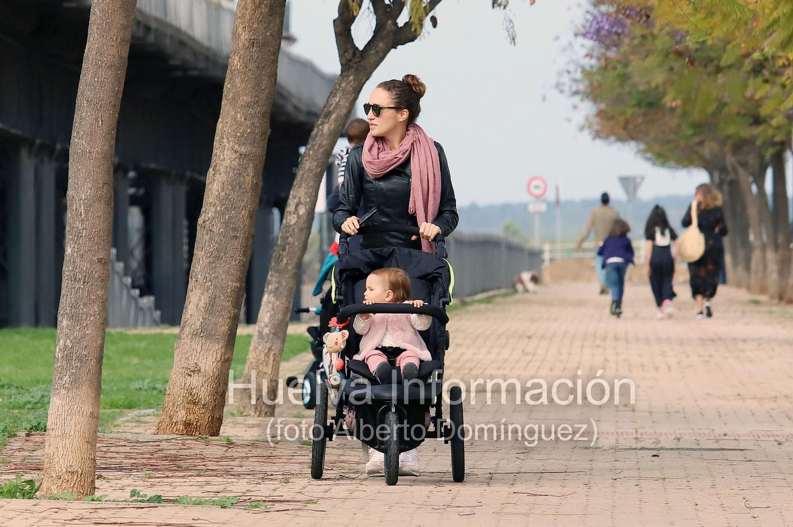 Imágenes del primer día de la salida de niños a la calle en el estado de alarma por coronavirus