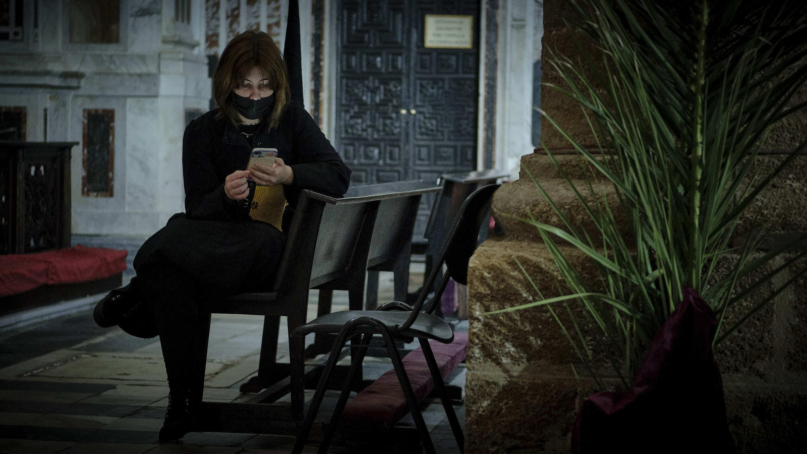 Sanidad suspende su salida procesional, los hermanos de la cofradía realizan estación de penitencia en el interior de Santa Cruz.